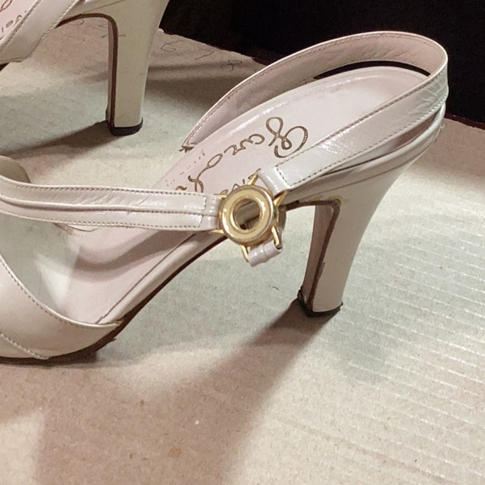 Pre-owned Beautiful Vintage Garolini Slingback Heels in Pearl color - Picture 3 of 9